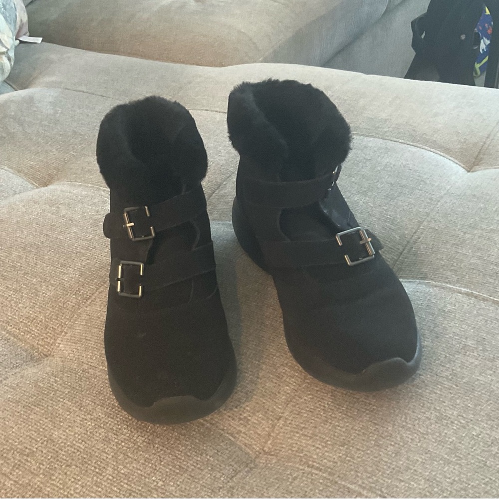 Women’s cozy booties